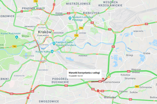 Poważny wypadek na A4. Samochód osobowy uderzył w bariery energochłonne. Droga zablokowana