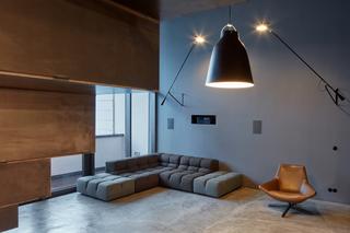 Loft with Love – apartament w dawnym browarze w Pradze od CMC architects