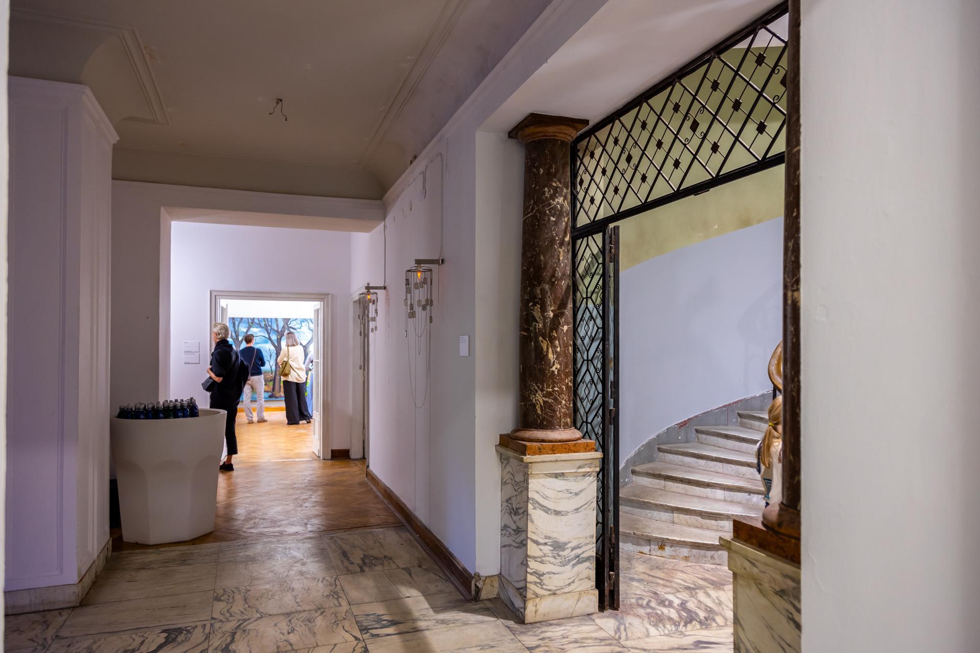 NADA Villa czyli Willa Gawrońskich w Warszawie - zdjęcia wnętrz zabytkowego pałacu i byłej ambasady