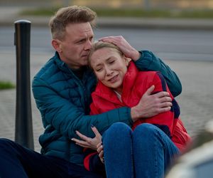 Na Wspólnej odc. 3966. Kamil Hoffer (Kazimierz Mazur), Łucja Agier (Magdalena Kaczmarek)