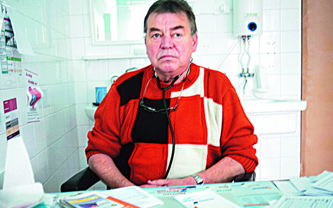 Lekarz brał w łapę kiełbasę, wódkę i jaja