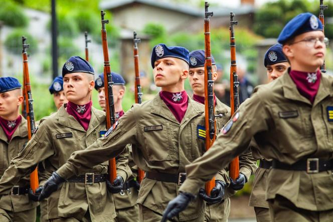 Uczniowie ZS nr 2 podczas Przeglądu Musztry Klas Mundurowych w Gromniku