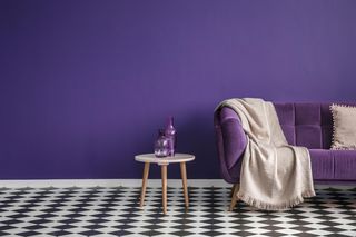 Ultra Violet: kolor roku 2018 według Pantone. Co to za barwa i z czym ją łączyć?