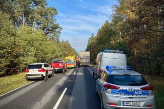 Wypadek na DK 10 pod Piłą. Autobus z dziećmi uderzył w cysternę