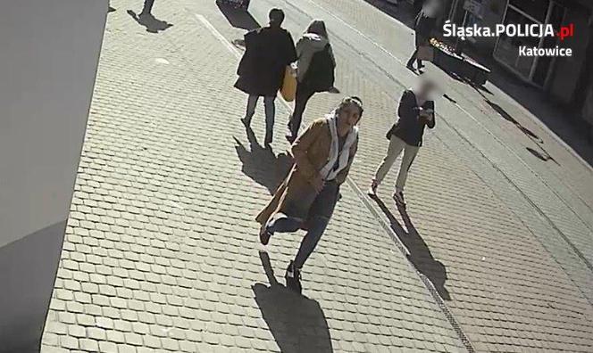 Oszukali seniorkę na 80 tys. zł. Policjanci opublikowali wizerunek podejrzewanej kobiety