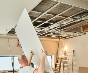 Zabudowa instalacji w suficie podwieszanym: jak zakryć rury