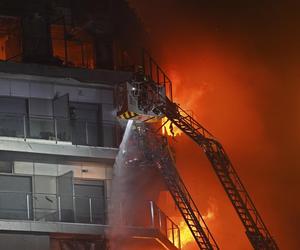 Ogromny pożar, spłonęły dwa 14-piętrowe bloki! Są ofiary i ranni
