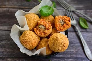 Kanapki to nuda – czas na włoską rewolucję w lunchboxie. Arancini, które rozbudzi apetyt