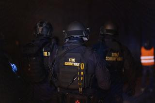 Policjanci kradli koks w Dąbrowie Górniczej? Nagrała ich kamerka, zatrzymali sokiści