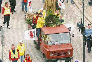 Pomnik Tuska rusza w Polskę