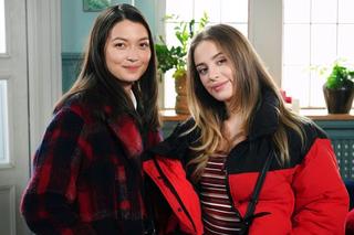 Barwy szczęścia odc. 2676. Lilly (Mayu Gralińska Sakai), Oliwka (Wiktoria Gąsiewska)