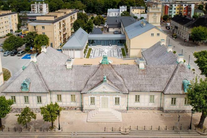 To jedyny świecki zabytek w stylu baroku drezdeńskiego. Powstał na polecenie króla Augusta III