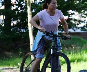 Ewa Drzyzga z mężem na rowerach. Operacje plastyczne nie są dla mnie!