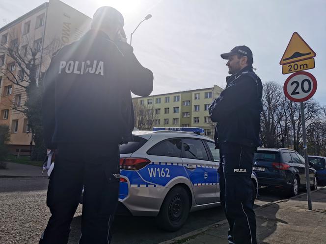 Szczecińscy policjanci kontrolują przestrzeganie kwarantanny