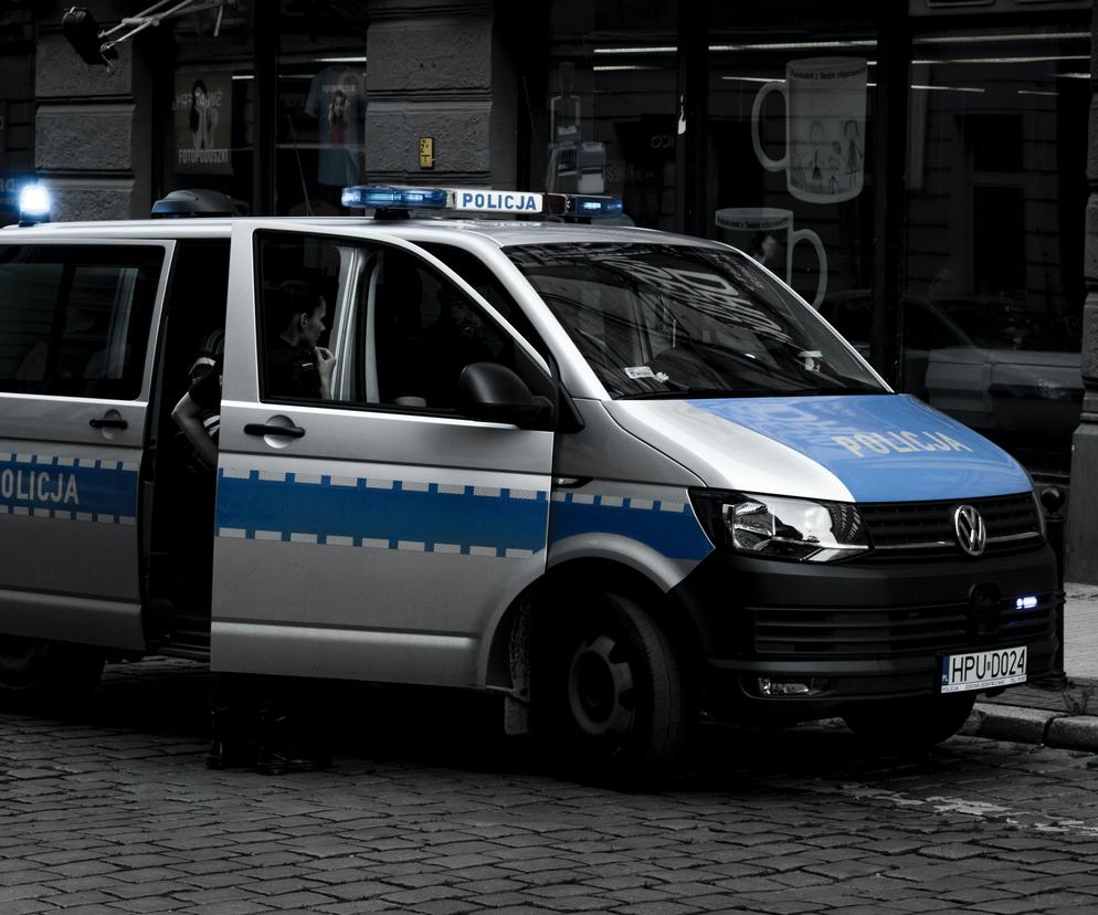 Policyjna obława pod Oleśnicą. W czasie akcji padły strzały, zatrzymano 8 osób
