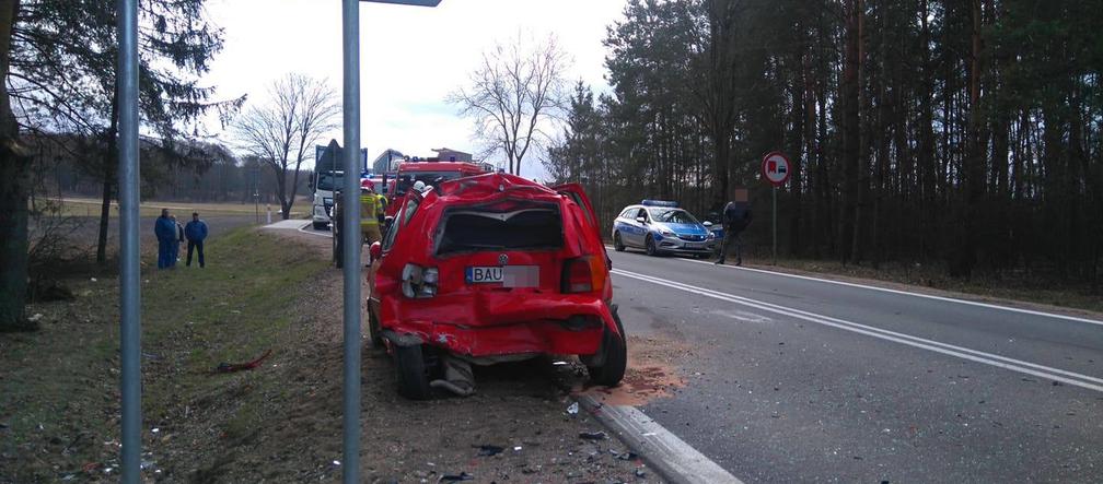 Ostrówek. Wypadek na DK 8. Zderzyły się 3 pojazdy. Dwie osoby ranne [ZDJĘCIA]