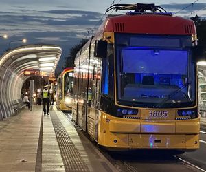 Wielkie utrudnienia w Warszawie, tramwaje na trasach objazdowych. Policja zablokowała przejazd na dużym skrzyżowaniu