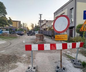 Kończy się remont, a właściwie budowa z kostki ulicy Fabrycznej w Siedlcach