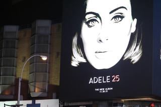 Adele 25 na budynku w Nowym Jorku