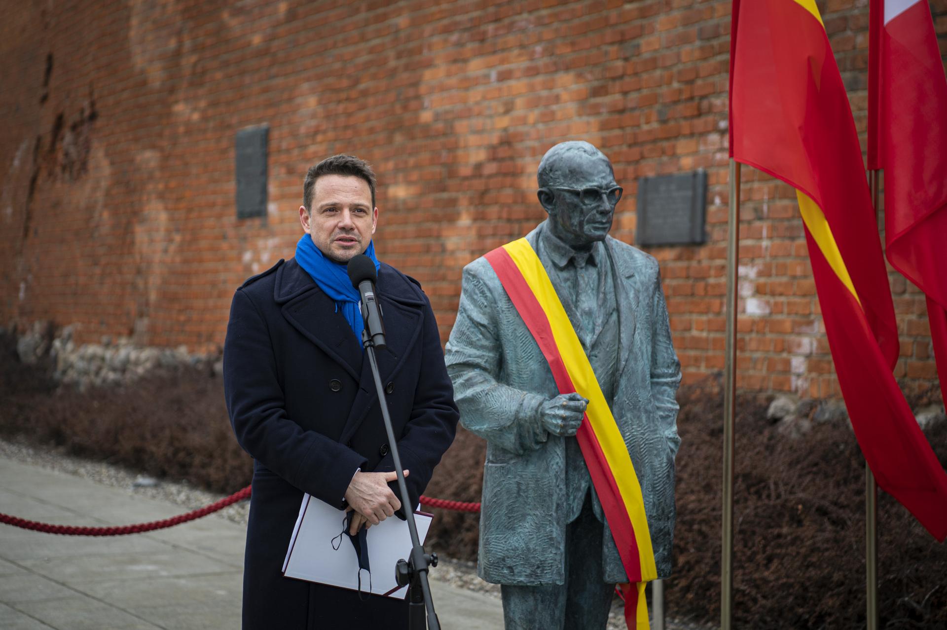 Pomnik Jana Zachwatowicza w Warszawie