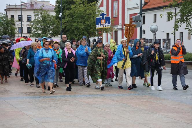 Lubelska Piesza Pielgrzymka na Jasną Górę 2024. Pątnikom deszcz niestraszny!