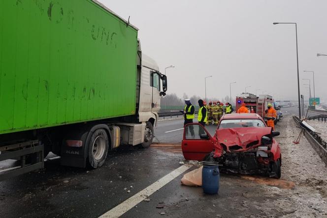 Szok! Wjechał pod prąd na drogę ekspresową, auto w czołówce zmasakrował TIR