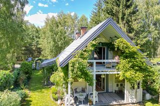 Zatopiony w zieleni dom pod Warszawą