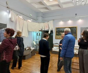 Trwa Noc Muzeów w Lesznie. Od wystawy o praniu i bieliźniarce, przez komiks po żużel