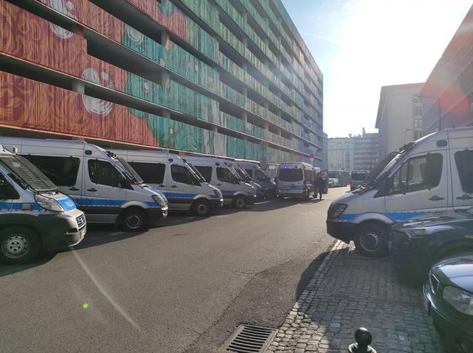 Marsz Niepodległości 2021. Ogromne siły policji w centrum miasta