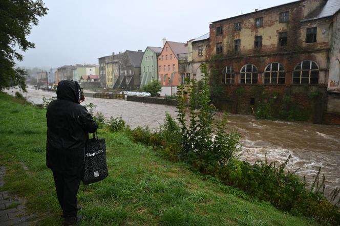 Trwa ewakuacja mieszkańców z Lądka Zdrój