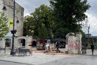 Znika mur na OFF Piotrkowskiej w Łodzi