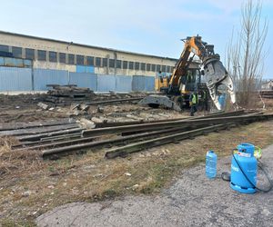 Rozbierają tory przy Towarowej w Lesznie. Powstać ma tam centrum przesiadkowe