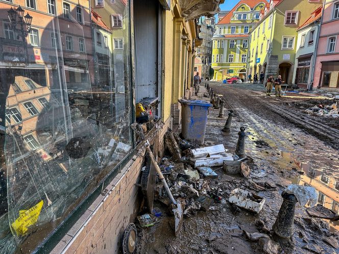  Powódź w Kłodzku. Ołtarze pływały w kilku metrowej wodzie. "Ta powódź była najgorsza"