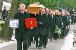 Pogrzeb Tadeusza Mosza. Tłumy żegnały dziennikarza na Powązkach