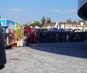 Festiwal Food Trucków w Olsztynie. Pod halą Urania można zjeść dania z kuchni całego świata [ZDJĘCIA]