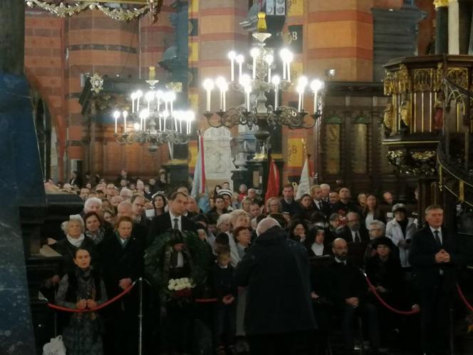 Ostatnie pożegnanie Wandy Półtawskiej. Kard. Dziwisz: "Księga jej życia została zamknięta"
