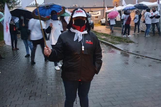 Protestują pracownicy spółki Gimplast w Sosnowcu. Dziś rano w zakładzie rozpoczął się strajk okupacyjny