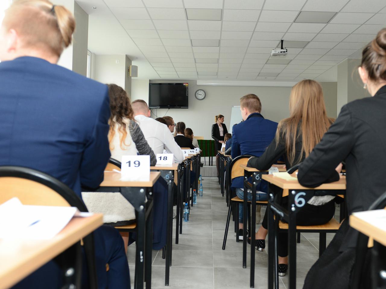 Egzamin ósmoklasisty 2022 PRZESUNIĘTY o miesiąc! Jest ostateczna decyzja