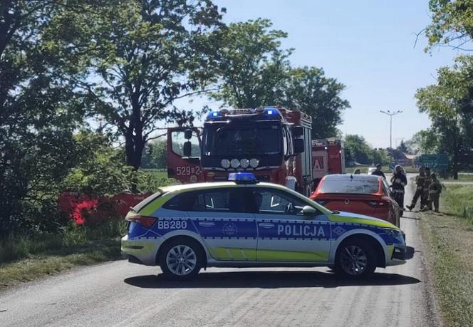 Śmiertelny wypadek pod Oławą. Kierowca mazdy zginął w płomieniach