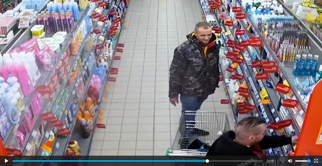 Złodzieje sklepowi w oku kamery! Teraz szuka ich policja z Bydgoszczy