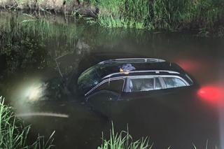 Wyleciał z drogi i skończył w rzece. Kierowcy BMW zabrakło wyobraźni - ZDJĘCIA