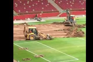 Koparki wjechały na PGE Narodowy. Wielkie maszyny były potrzebne, żeby pozbyć się KLEPISKA [WIDEO]