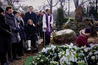 Barwy szczęścia odc. 2089. Pogrzeb Moniki (Natalia Żyłowska) - grób na cmentarzu