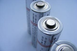 Tych rzeczy nigdy nie trzymaj w aucie podczas upałów