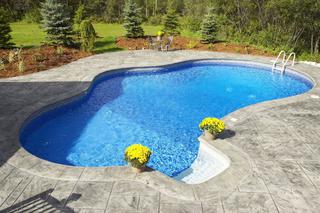Basen w ogrodzie: czyszczenie basenu. Jak dbać o ogrodowy basen?