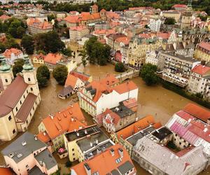 Powódź 2024 w Kłodzku. Miasto tonie, ogrom tragedii widać na zdjęciach z lotu ptaka