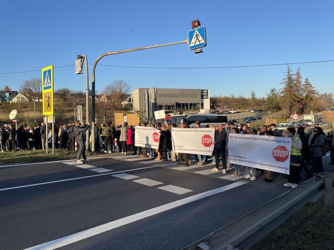 „Nie dla S7!”. Mieszkańcy Małopolski blokują zakopiankę