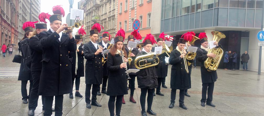 Katowice: Orkiestra Górnicza odegrała katowicki hejnał! Tak w mieście zakończyła się Barbórka [ZDJĘCIA, AUDIO]