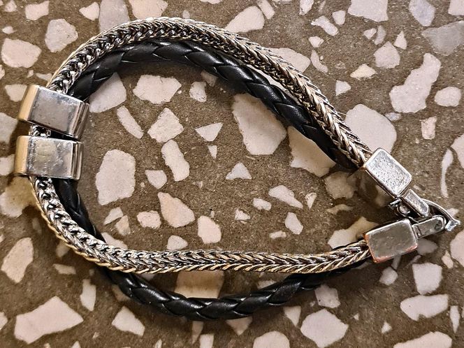 Zwłoki mężczyzny znalezione w centrum Torunia. Rozpoznajesz te przedmioty? Powiadom policję!