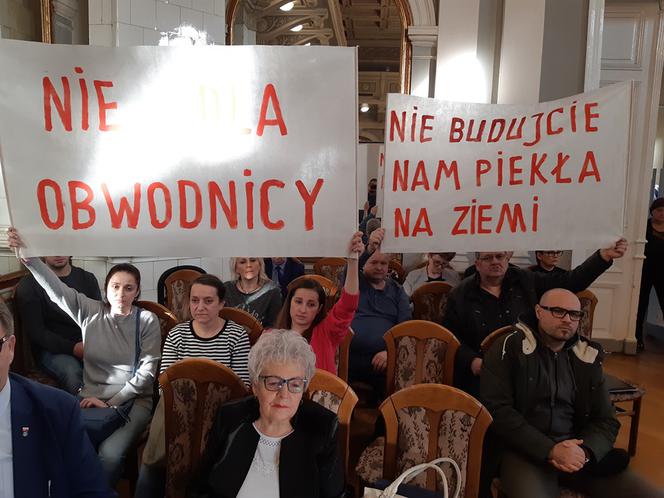Protest w czasie sesji rady! Mieszkańcy nie chcą obwodnicy